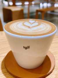 【🤍西環純白木系打卡cafe🪵落地大玻璃空間感十足✨寵物友善 🐶🐱】
