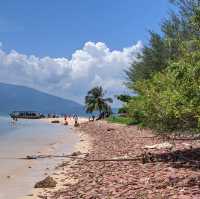 Clear water. Lot of fish.. Recomended!