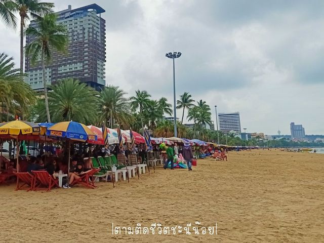 เดินชมวิวชายหาดพัทยา