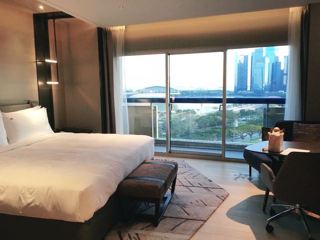 High-tech staycay