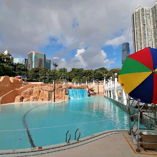 好享受於九龍公園泳池游水