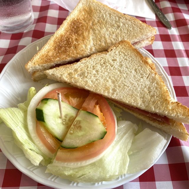 沖縄旅行！シーサイドドライブインで昼食！！