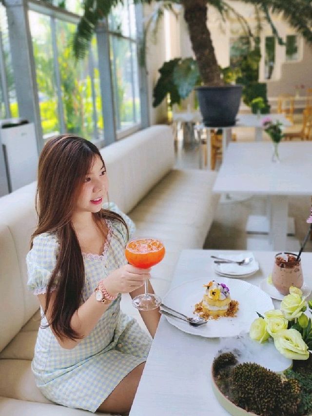Boonta Café สไตล์ glasshouse เหมือนนั่งอยู่ในสวน