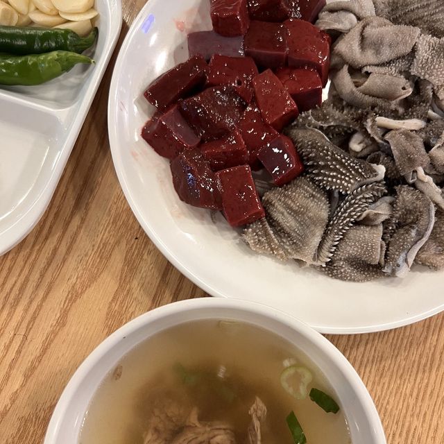 韓国/ソウル【広蔵市場】行列のできるユッケ専門店♡
