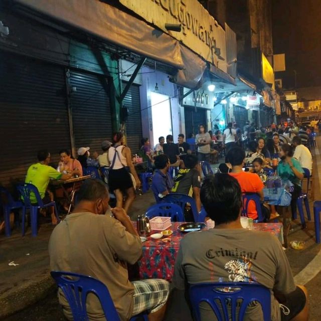 เมืองตรัง กินกันจริงจังจนดึก นึกว่ามีงานเลี้ยง