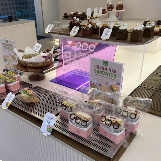 韓国/ソウル【教大】カカオフレンズとコラボする人気カフェ☕️💙