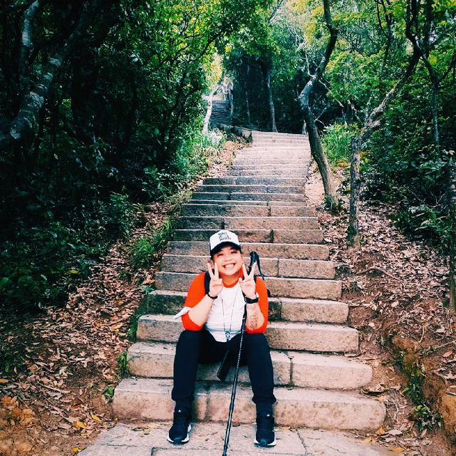 Climbing up Small Wutong ❤️