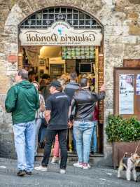 Italian Tuscan town 👒 Let's go after reading this.