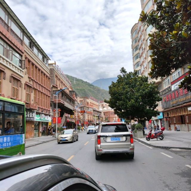A town worth stopping at 🏘🏯😍in Sichuan province