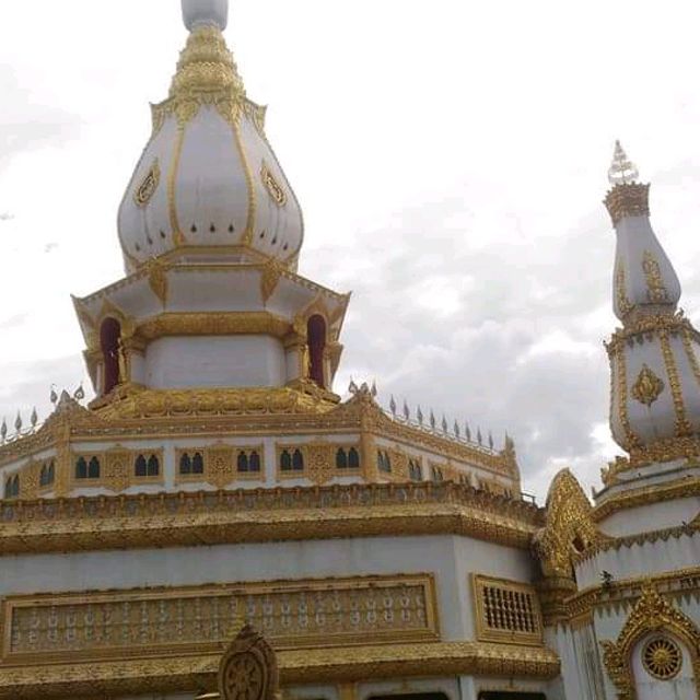 พระมหาเจดีย์ชัยมงคล จังหวัดร้อยเอ็ด