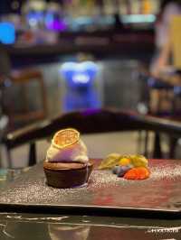Whatever Bar｜樓上霓虹燈酒吧餐廳