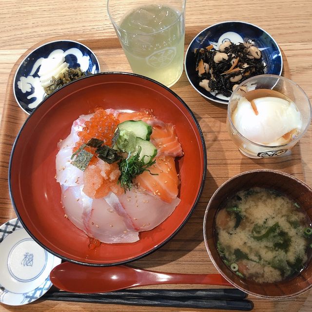 【博多ランチ】あの有名水炊き店が出す、新鮮なお魚ランチ🎶