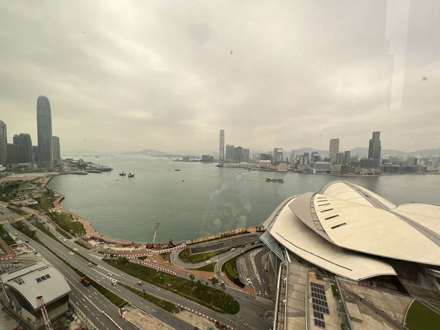一起感受GrandHyatt君悦酒店維港180度套房是怎樣的！