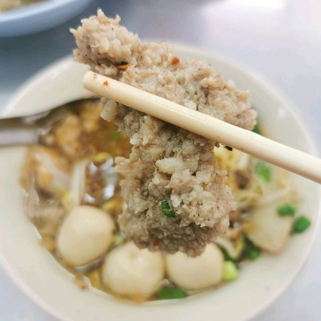 Rung Rueang Pork Noodles 🐷