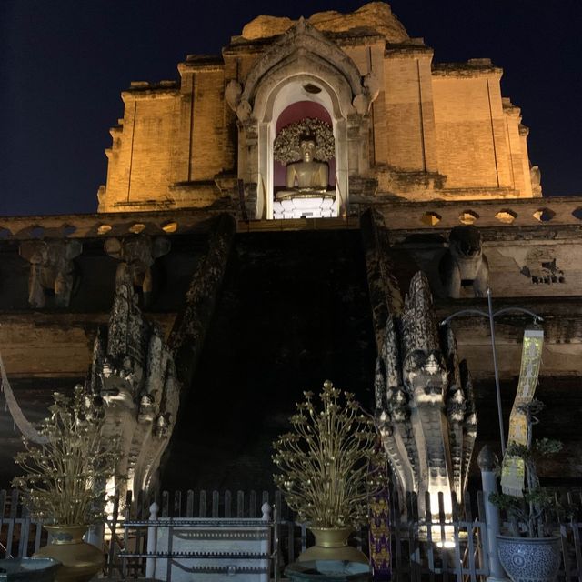 spectacular Wat Chedi Luang at Night.