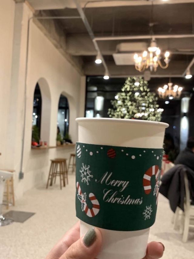 韓国/京畿道　大きなクリスマスツリーが素敵なカフェベーカリー🎄✨