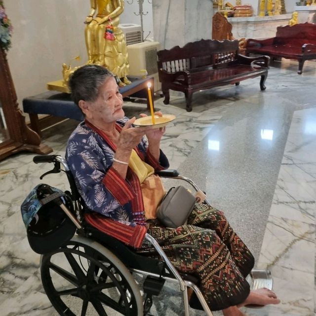ไหว้พระบรมสารีริกธาตุ ณ.เจดีย์กาญจนาภิเษก เขาค้อ