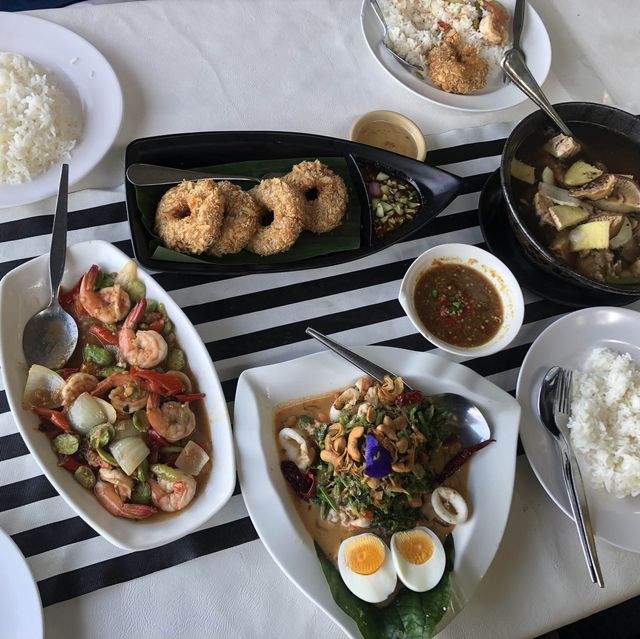 ร้านอาหารทะเลเกาะยอ “น้ำเคียงดิน”