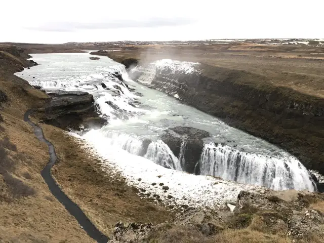 冰島黃金圈景點之一「黃金瀑布Gullfoss Falls」