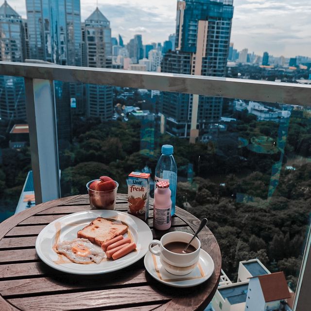 ไปนอนโรงแรมท่ามกลางตึกกัน🏢