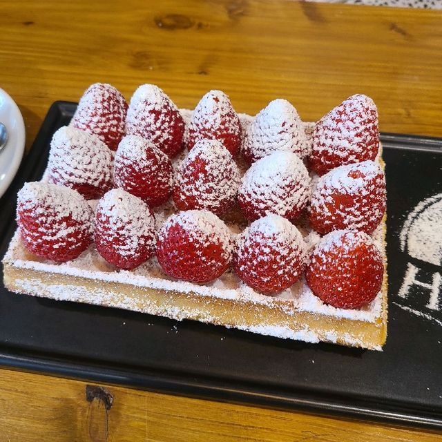 ベルギー人のオーナーが経営するベルギーワッフルのお店、言わずもがな美味すぎる【HAPJE】⭐