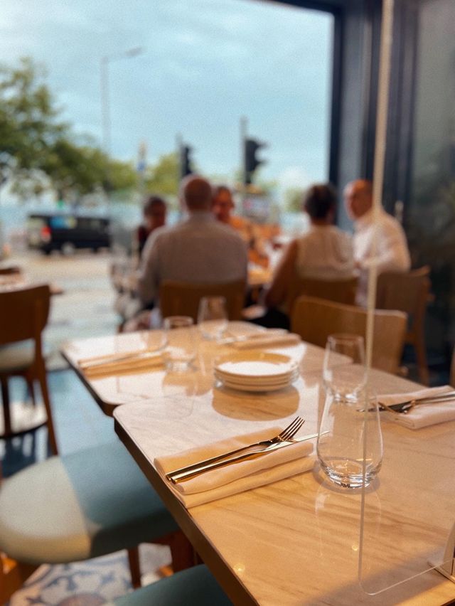 【堅尼地城】💙全新藍調地中海餐廳 🌅與黃昏海景共渡晚餐🍽
