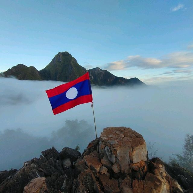 ผาแดง หนองเขียว ลาว