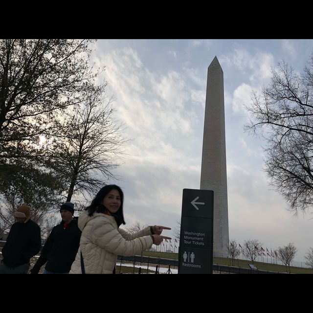มาถ่ายรูปกับ Washington Monument กัน