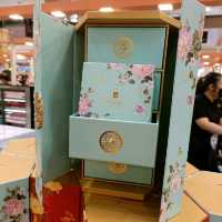 Trying Mooncakes at Takashimaya Square 