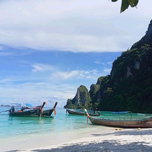 เกาะพีพีในวันที่ฝนพรำ