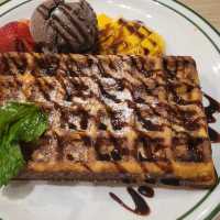 令人流晒口水嘅外脆內軟Waffle及招牌鑊仔薯粒