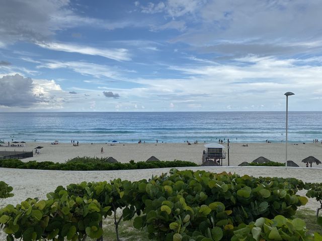 Cancun Beach - Beautiful and serene 
