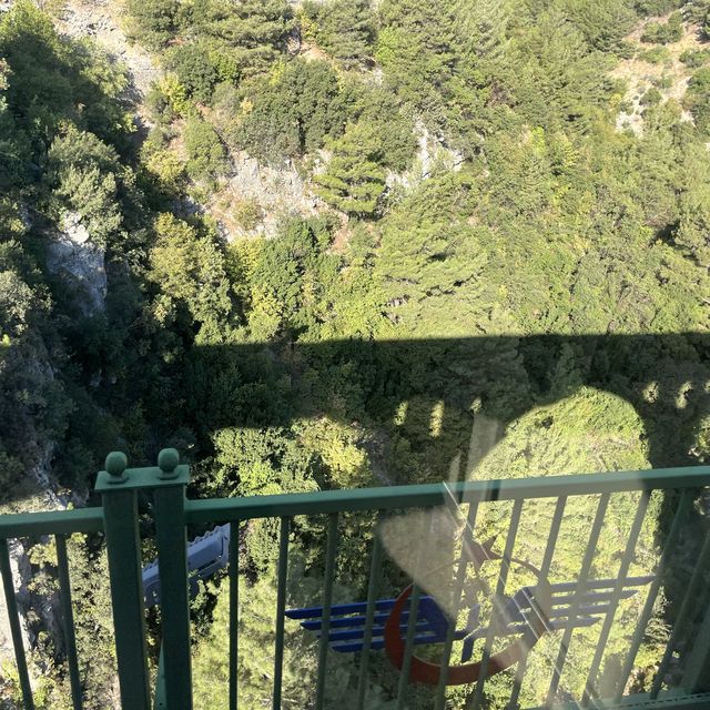 007の映画ロケ地にもなった鉄道橋