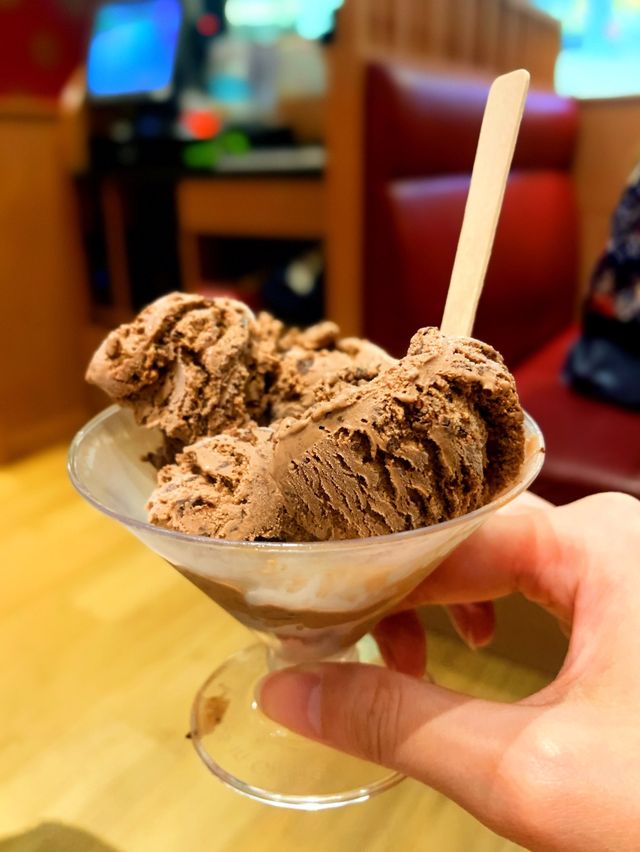 二百幾蚊任食特上殼飼牛😍  涼涼地最啱就係打邊爐 今日帶埋媽咪爹哋去荃灣呢間「