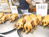 ตลาดน้ำดอนหวาย ของอร่อยๆ เพียบ