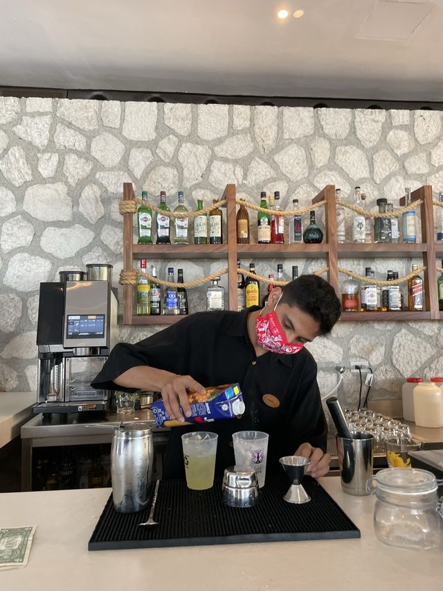 호캉스 하며 칵테일 한 잔 어때요🍹