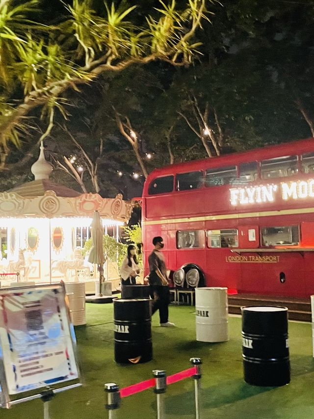 夜晚的駁二特區