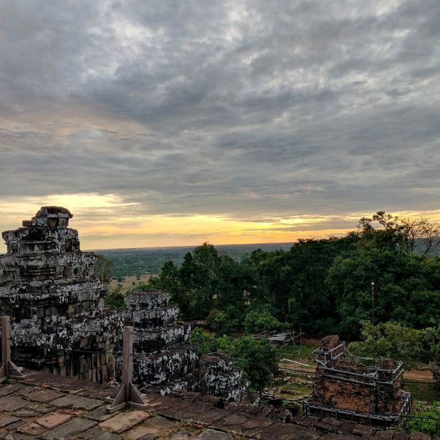 Sunset at Phnom Bakkhaeng