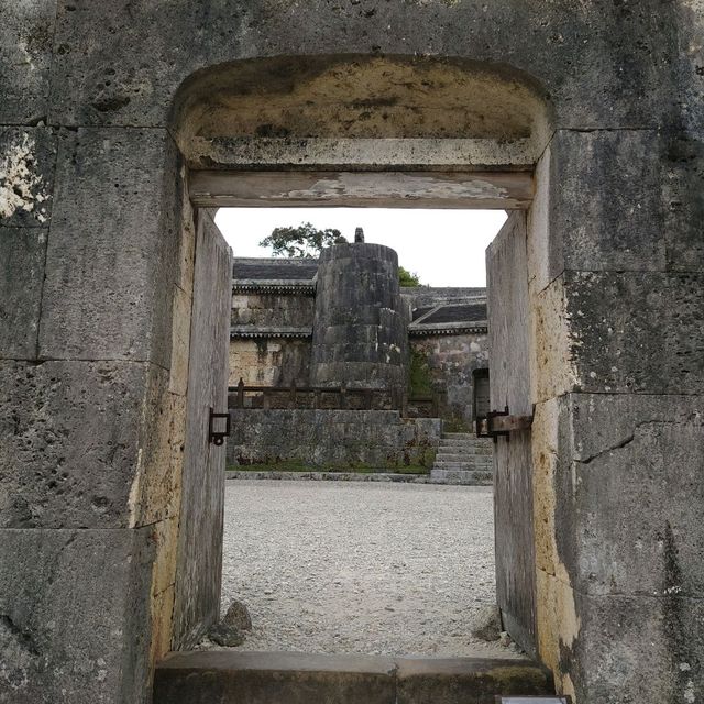沖縄観光 玉陵（たまうどぅん）