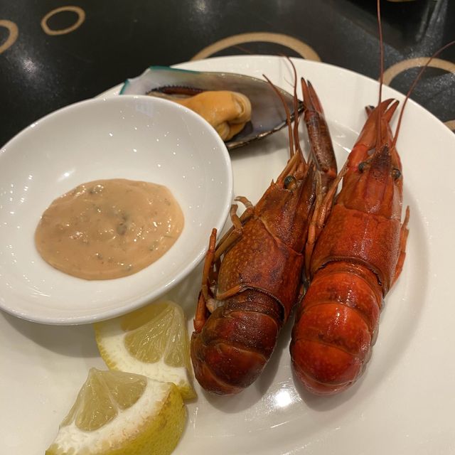Seafood buffet at Serena Brasserie🦞 🦀 🐟 