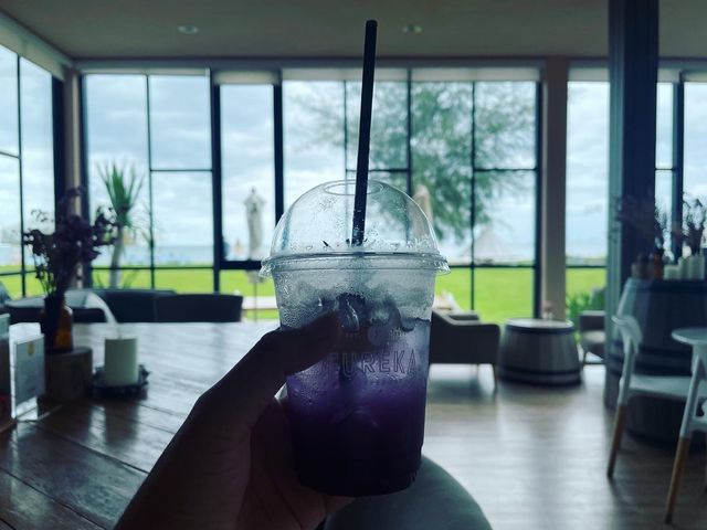 Eureka Beach Cafe คาเฟ่ลับหาดทะเลส่วนตัว