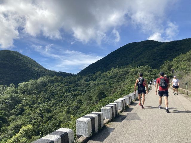 藍天白雲下的大潭水塘⛲️
