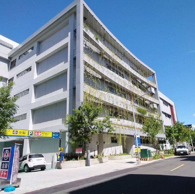 【桃園東門市場】老市場新生，在地美食推薦，平價美衣、全聯一應俱全，打造桃園新亮點