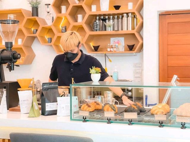 รีวิวคาเฟ่ : Momiji Specialty Coffee (บางแสน)