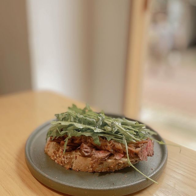 《 西 貢 日 系 木 感 咖 啡 店 》