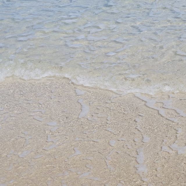 หาดทรายขาว น้ำทะเลใส