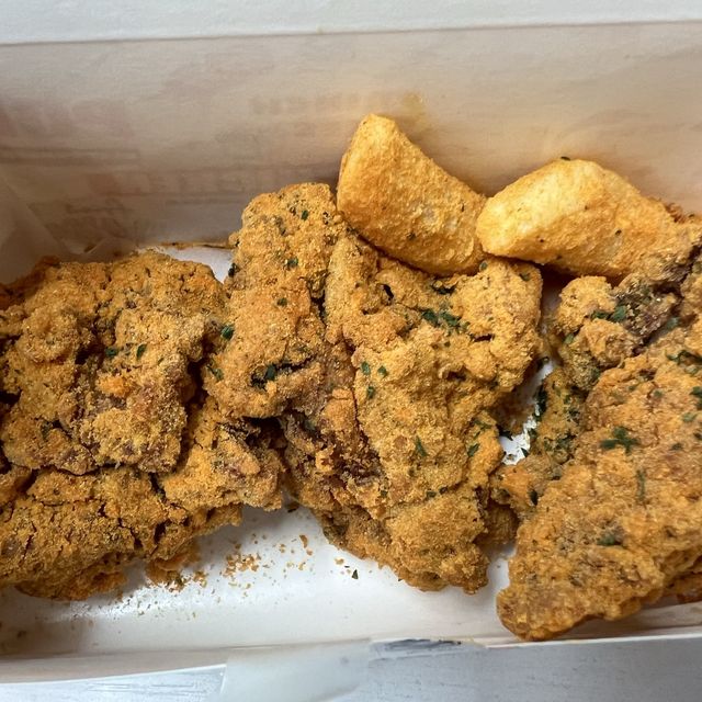味道吸引的韓式炸雞小店