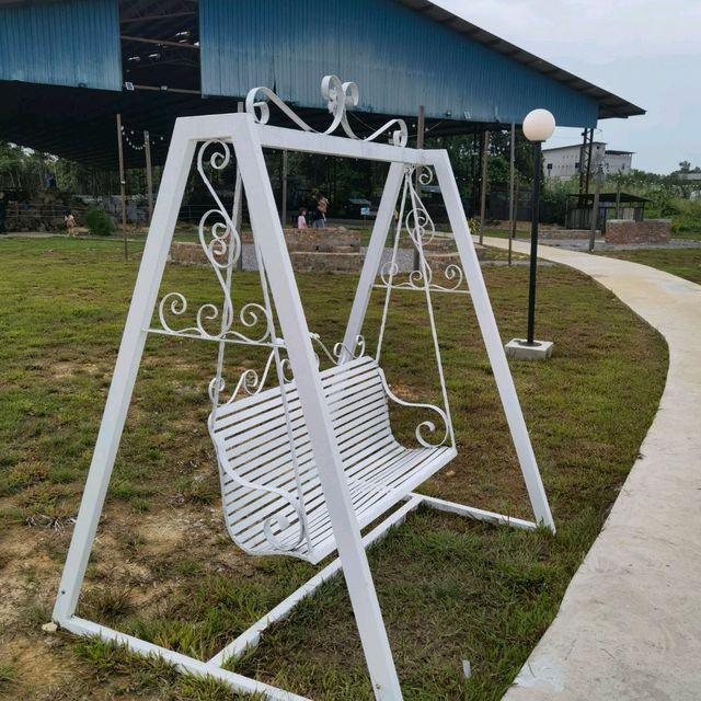 SMI Park 对面江