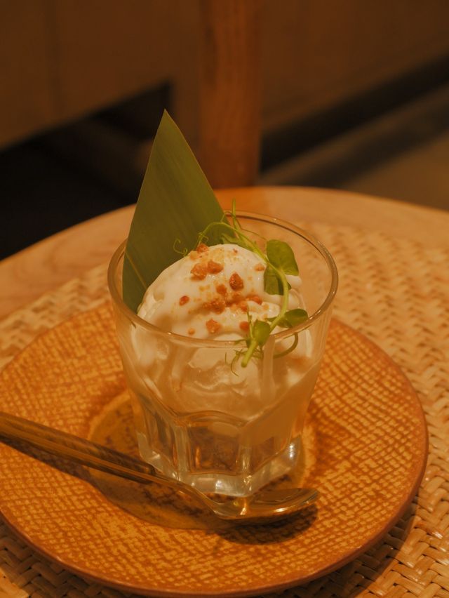 白色渡假風Cafe，推介超濃郁冬陰公意粉 