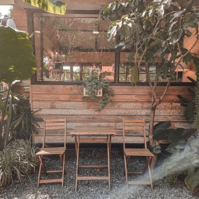 Resfeber Cafe คาเฟ่ธีมแคมป์ปิ้งที่ปทุมธานี